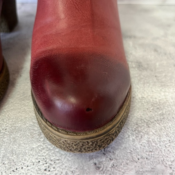 Luvshoe's Canada Red Block Heel Winter Ankle Booties - Picture 14 of 16